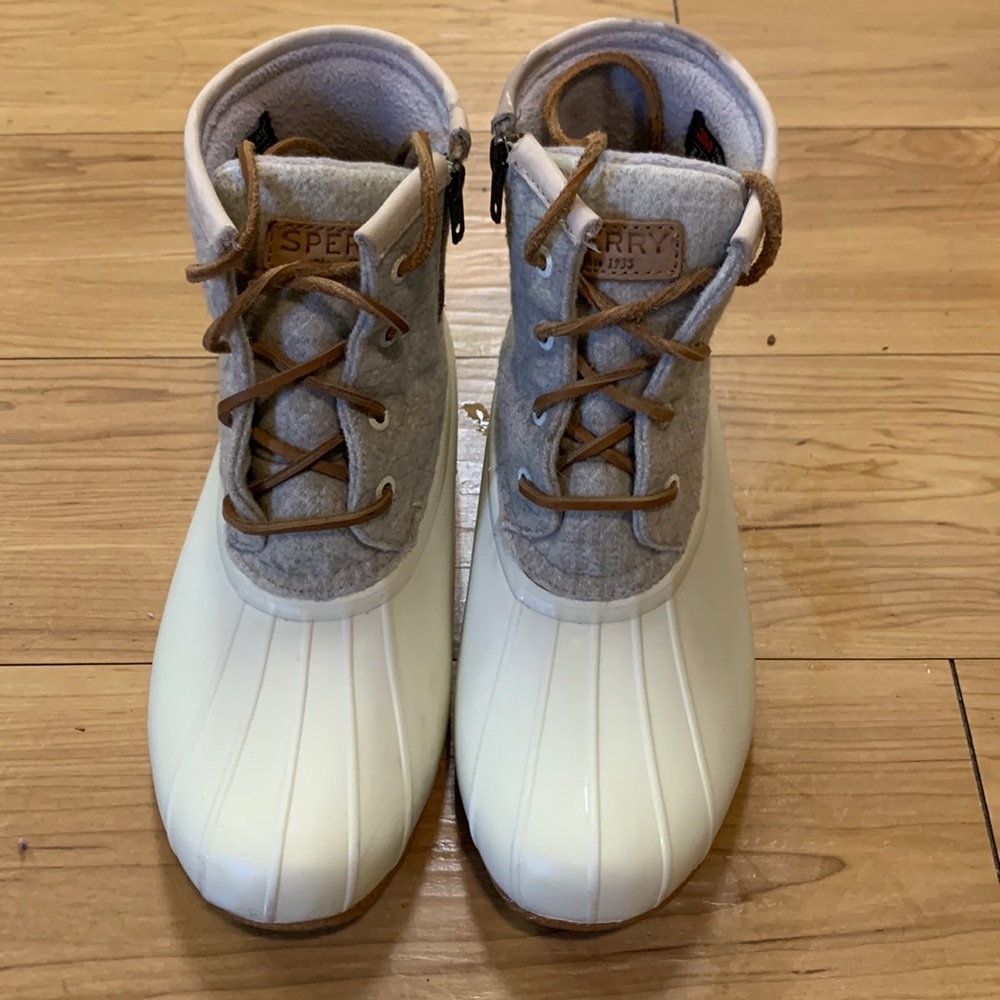 Sperry Winter boots white